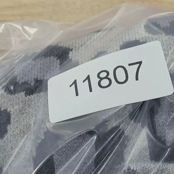 Tahari Women's M Leopard Print Sweater Crew Neck 3/4 Sleeves 28CT - Picture 9 of 9